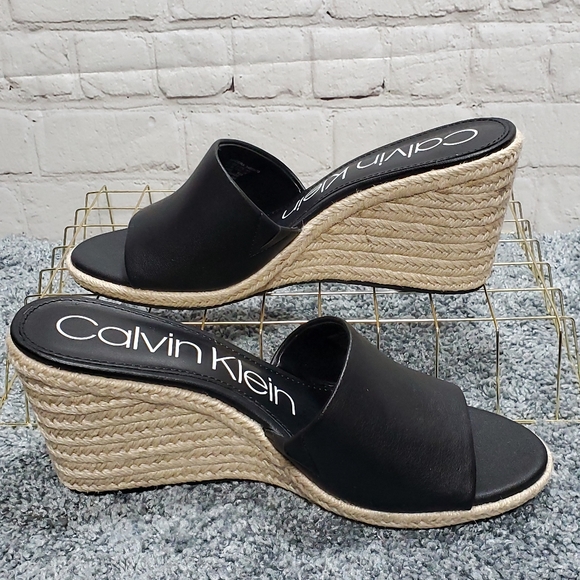 Calvin Klein - Picture 2 of 8